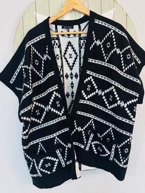 sisters large short sleeve vest cardigan wrap Aztec vibes